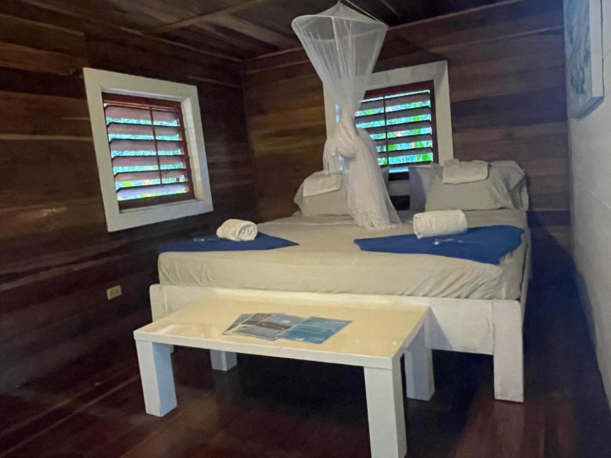 Dolphin Blue Paradise Bocas del Toro Exterior foto